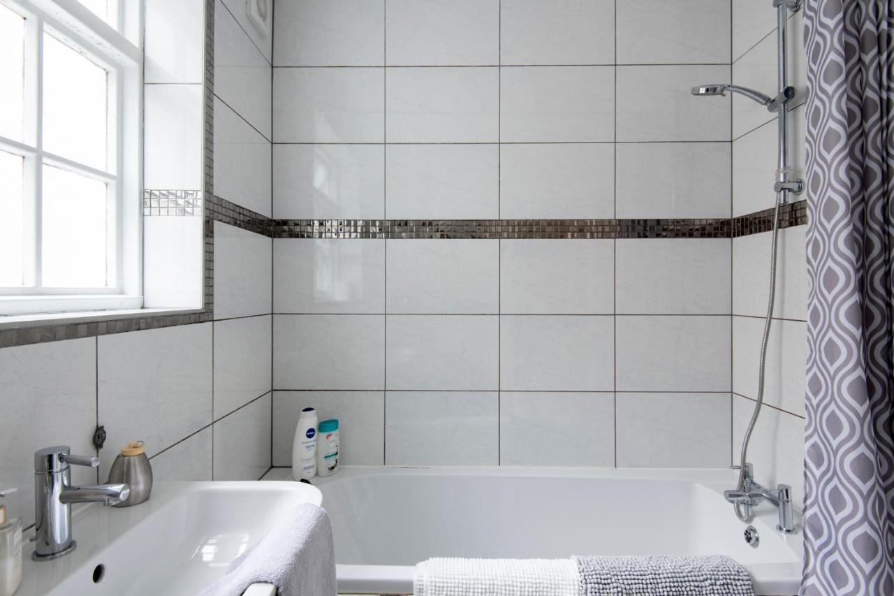 Appartamento Fantastic 3 Bed Brighton House- Sleeps 6- Superfast Wifi And Garage Esterno foto